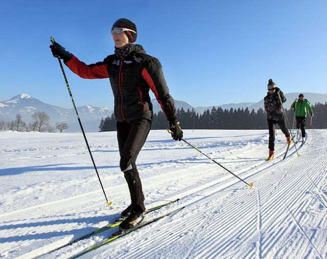  10 岁开始的越野滑雪课程 